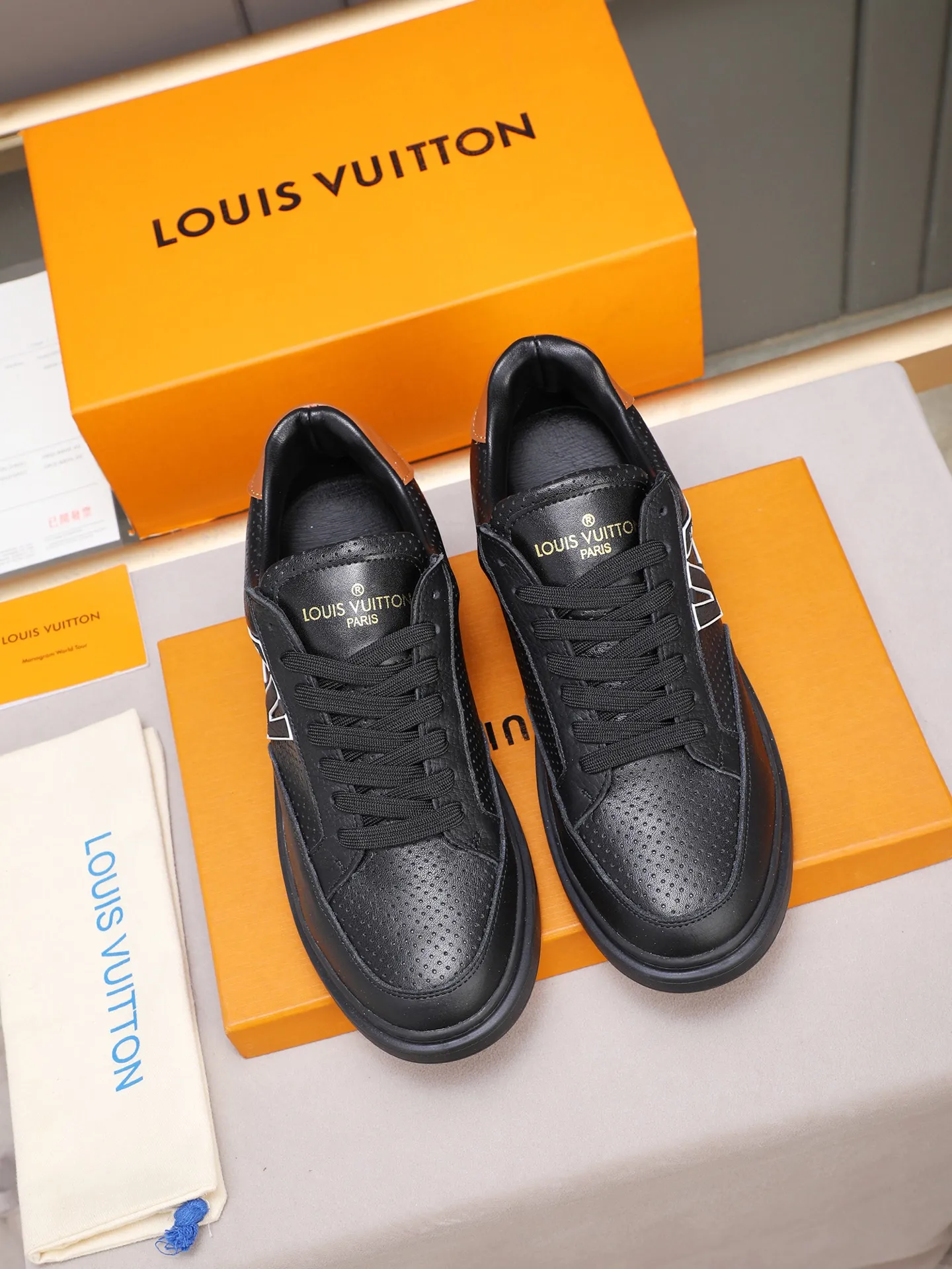 PP420 main model 👍👍👍2025 new LOUIS VUITTON [Luden Yiwei]——LV upper [Lv]🇮🇹Imported first-layer cowhide embossed🇩🇪Inside imported sheepskin lining ➕Non-slip and wear-resistant outsole. Every man's identity is reflected in his elegant and stable upper shoes🚶🏻🚶🏻📯 No matter the wind or rain, the shoe last remains unchanged and can stand the test of time🔍️. ——Code number: 38-44 (45 can be customized)